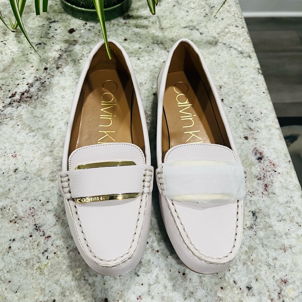 EUC Calvin Klein Cream Loafers Classic Slip-On Flats